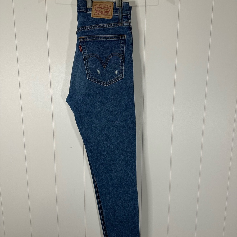 Levi Ripped Denim Jeans - Picture 3 of 6